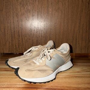 New Balance 327 beige - size 9.5 men’s